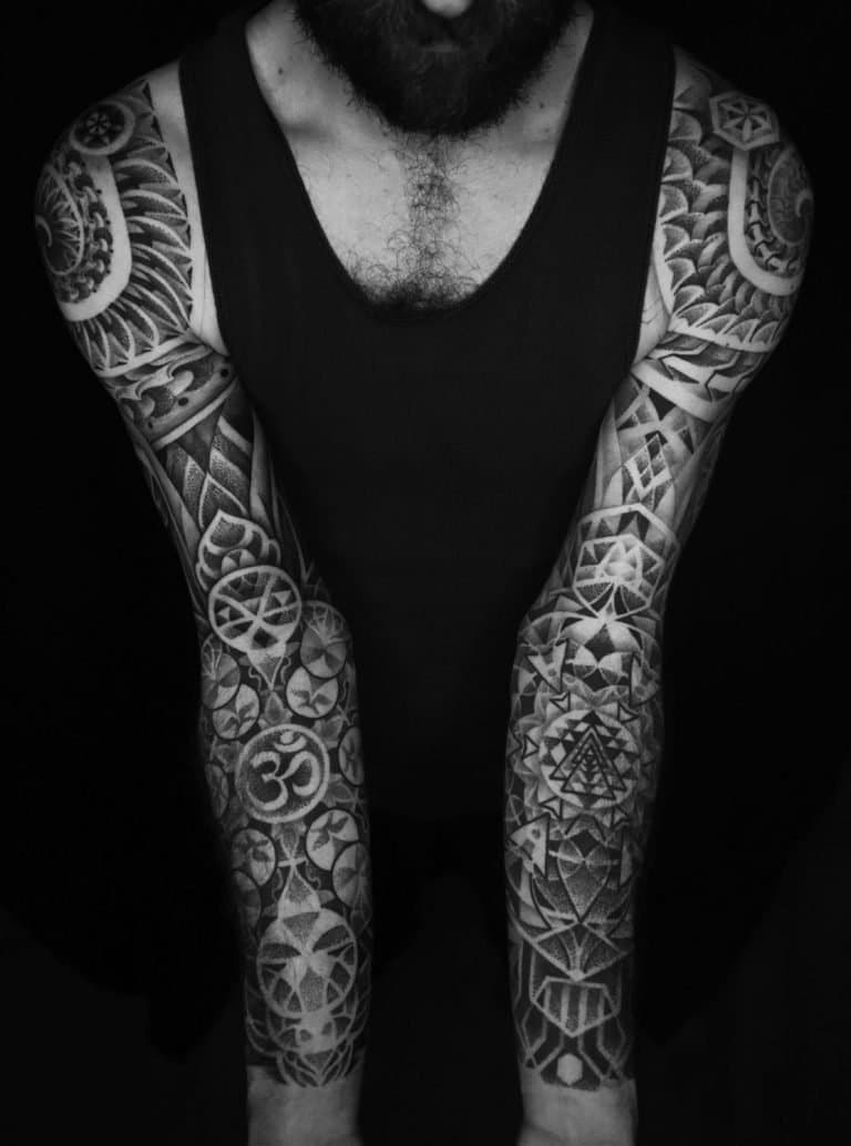 Balanced geometric sleeve